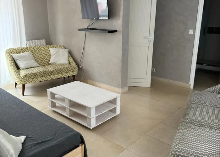 D'hotes Des Tours A Guest house